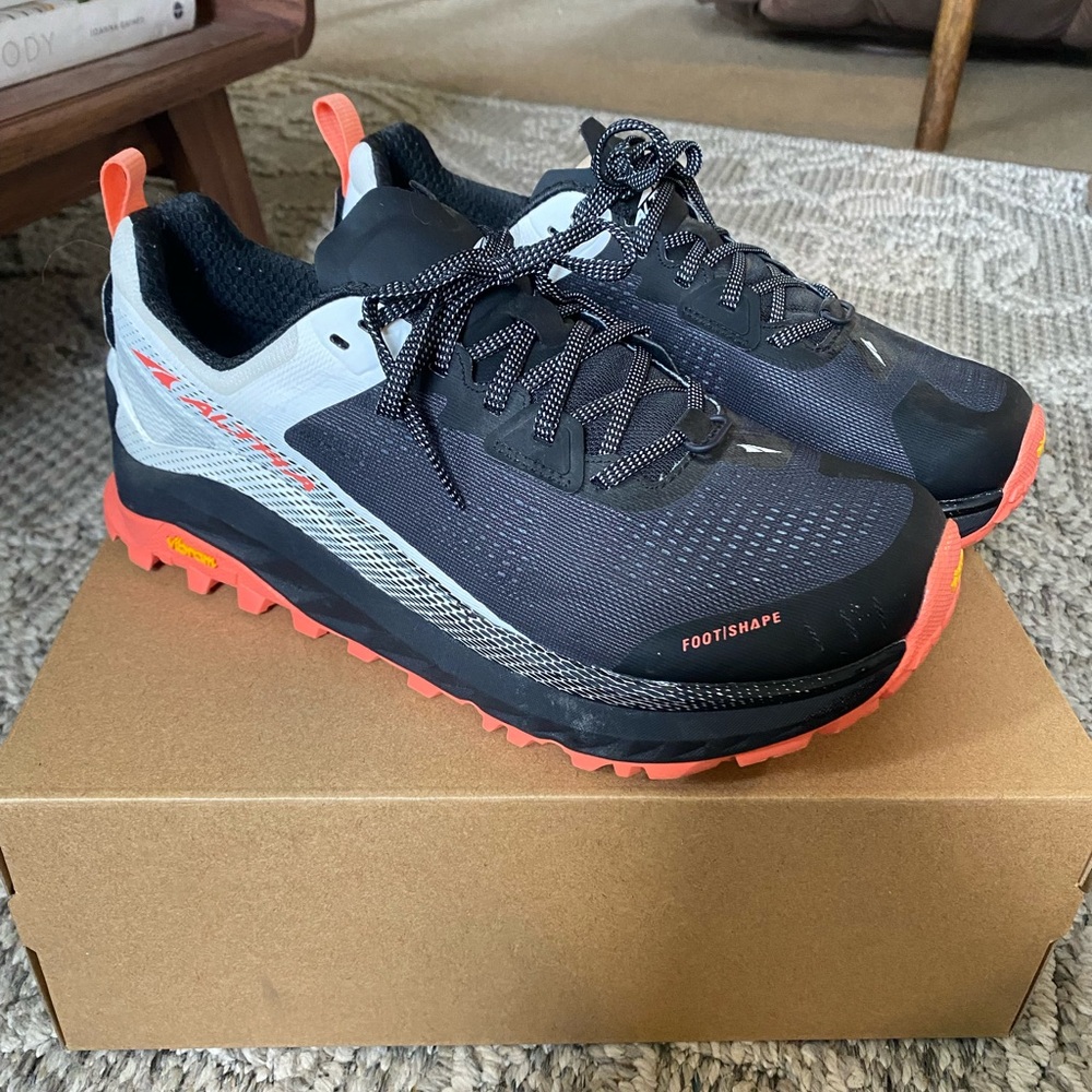 Brand new Altra Olympus 4